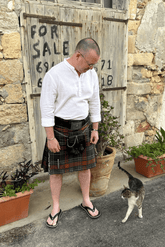 Traditional Great Kilt for men in tartan fabric – Scottish Highland outfit